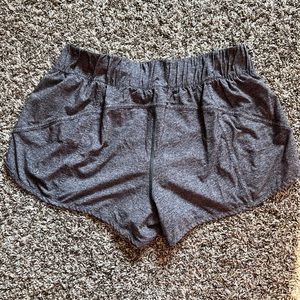 Lululemon women’s tracker 4in shorts- size 14 grey in great condition